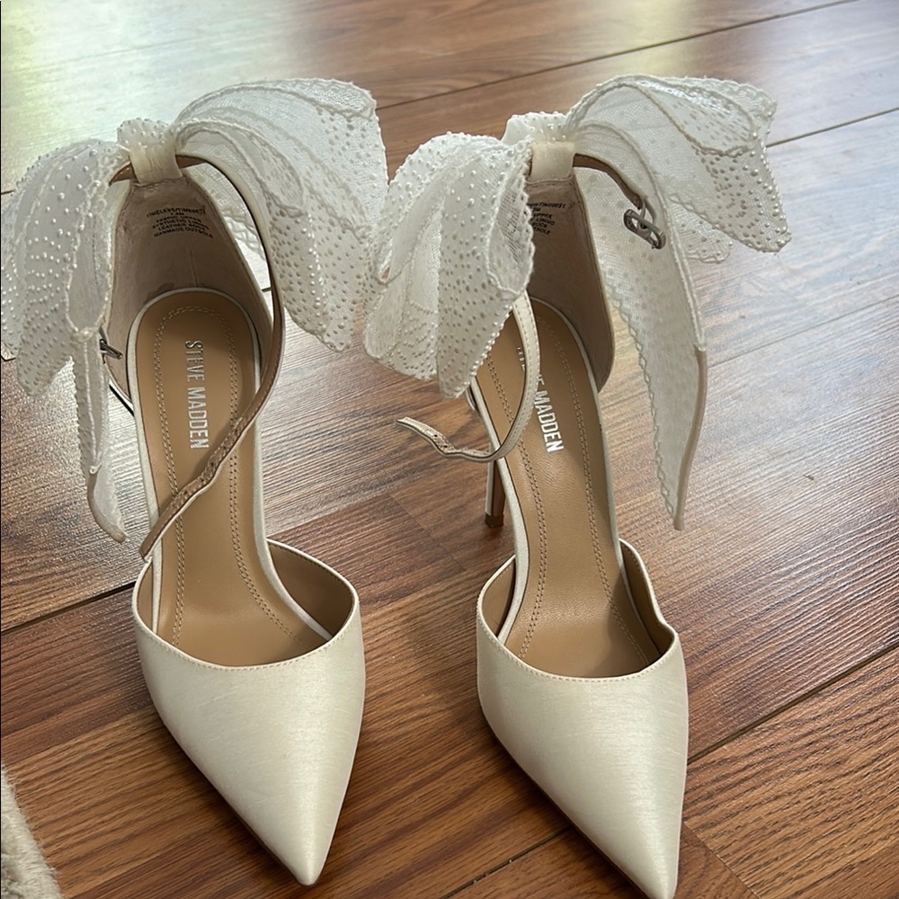 Steve Madden White Heels with Bow Detail